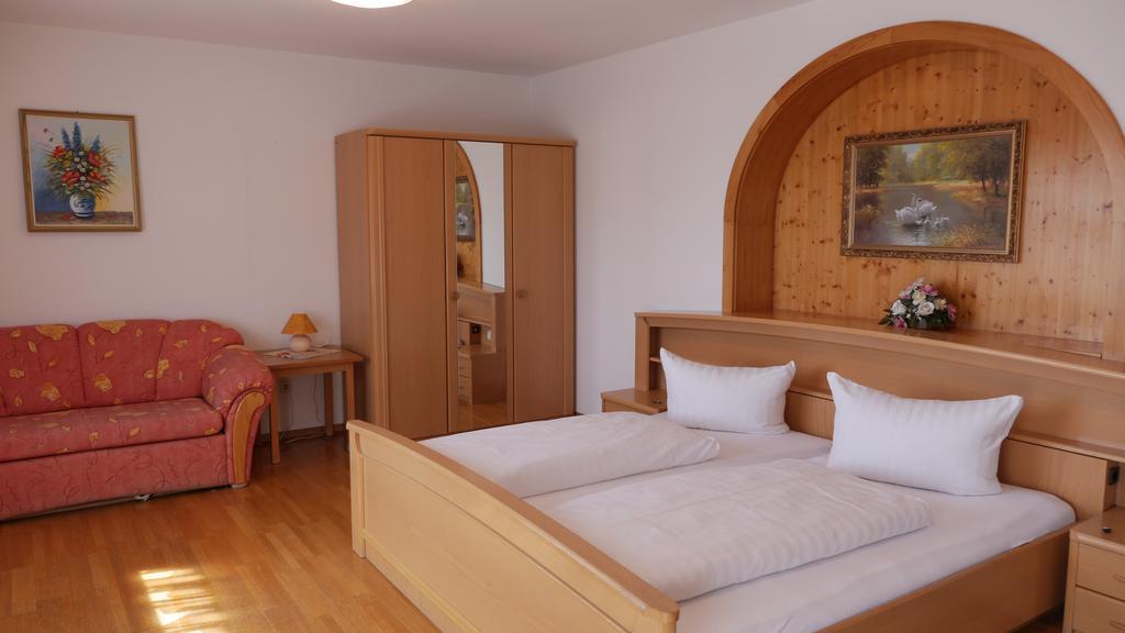 Hotel Dreisonnenberg Neuschönau Rum bild